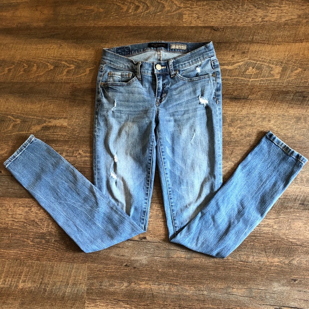 Aeropostale skinny jeans with rips